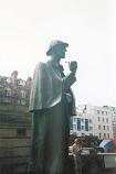Достопримечательности Лондона: фото памятника Шерлоку Холмсу