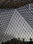 Красивые картинки Парижа: Луврская пирамида фото