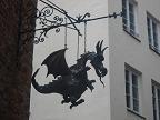 Снимки из самостоятельной поездки в Любека: вывеска-дракон