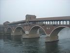 Итальянские фото достопримечательностей Павии: старинный крытый мост