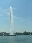 Самостоятельная поездка в Швейцарию: фонтан на Женевском озере
